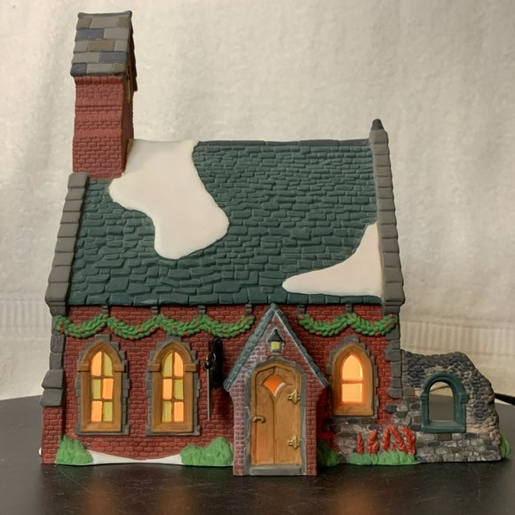 Dept 56 Dudden Cross Church Dickens Village Lighted Christmas Decoration - 1995 - Picture 3 of 12